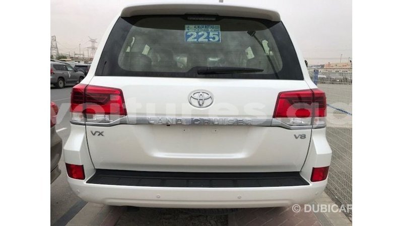 Big with watermark toyota land cruiser estuary import dubai 6369