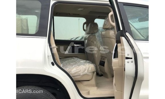 Buy Import Toyota Land Cruiser White Car in Import - Dubai in Estuary Buy Import Toyota Land Cruiser White Car in Import - Dubai in Estuary