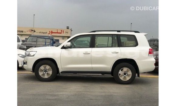 Buy Import Toyota Land Cruiser White Car in Import - Dubai in Estuary Buy Import Toyota Land Cruiser White Car in Import - Dubai in Estuary
