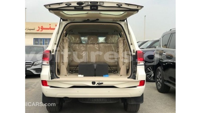 Big with watermark toyota land cruiser estuaire import dubai 6369