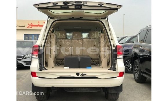 Buy Import Toyota Land Cruiser White Car in Import - Dubai in Estuary Buy Import Toyota Land Cruiser White Car in Import - Dubai in Estuary