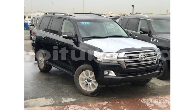 Big with watermark toyota land cruiser estuaire import dubai 6370