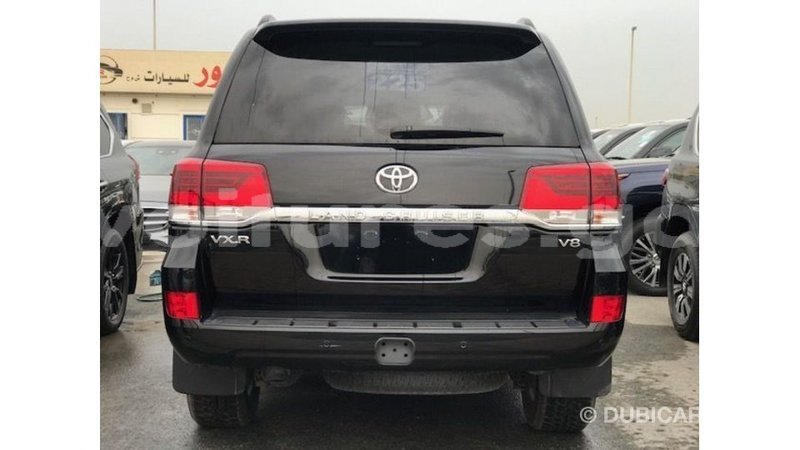 Big with watermark toyota land cruiser estuary import dubai 6371