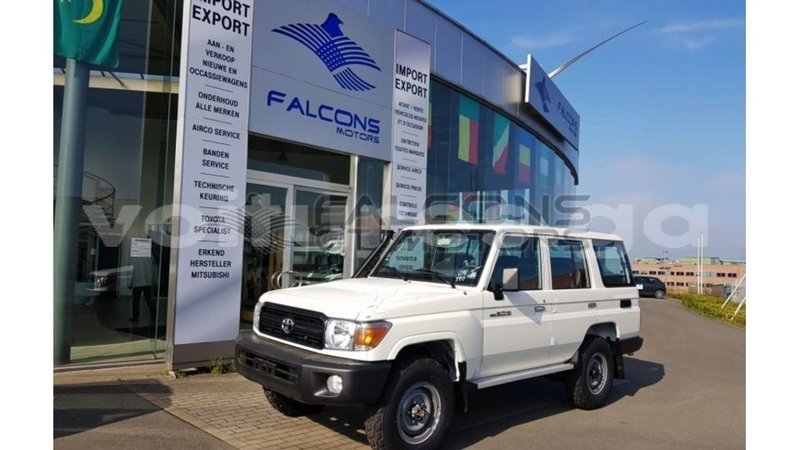 Big with watermark toyota land cruiser estuary import dubai 6372