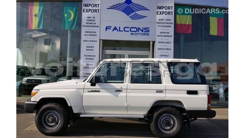 Big with watermark toyota land cruiser estuaire import dubai 6372