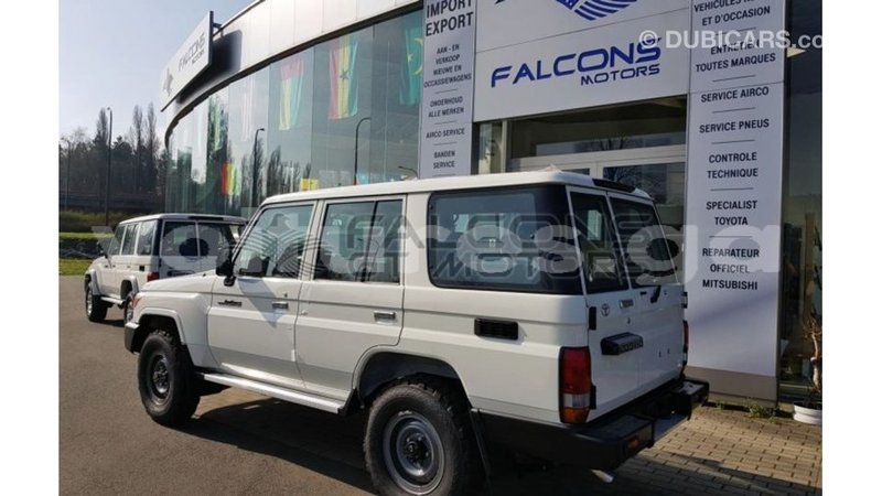 Big with watermark toyota land cruiser estuary import dubai 6372