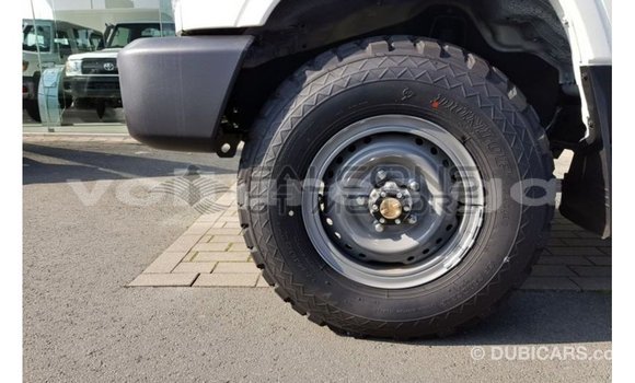 Sayi Imported Toyota Land Cruiser White Mota in Import - Dubai a estuary Sayi Imported Toyota Land Cruiser White Mota in Import - Dubai a estuary
