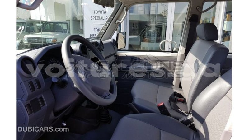 Big with watermark toyota land cruiser estuary import dubai 6372