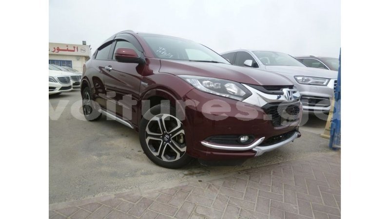 Big with watermark honda vezel estuaire import dubai 6379