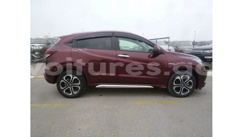 Big with watermark honda vezel estuaire import dubai 6379