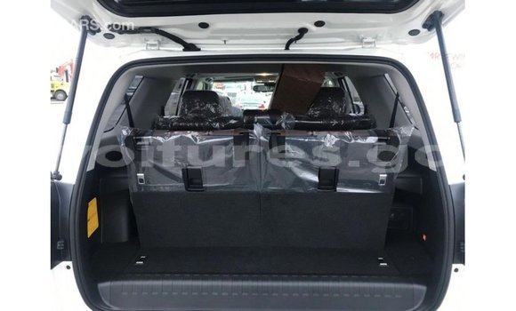 Acheter Import Utilitaire Toyota HiAce Blanc à Import - Dubai, Estuaire Acheter Import Utilitaire Toyota HiAce Blanc à Import - Dubai, Estuaire