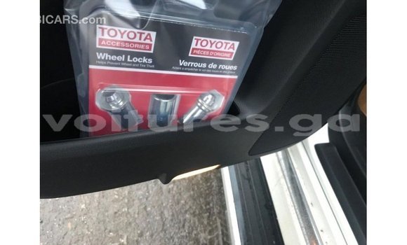 Acheter Import Utilitaire Toyota HiAce Blanc à Import - Dubai, Estuaire Acheter Import Utilitaire Toyota HiAce Blanc à Import - Dubai, Estuaire