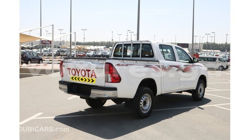 Big with watermark toyota hilux estuary import dubai 6392