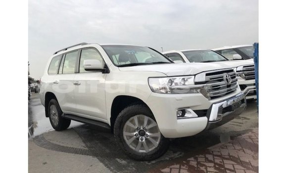 Sayi Imported Toyota Land Cruiser White Mota in Import - Dubai a estuary Sayi Imported Toyota Land Cruiser White Mota in Import - Dubai a estuary