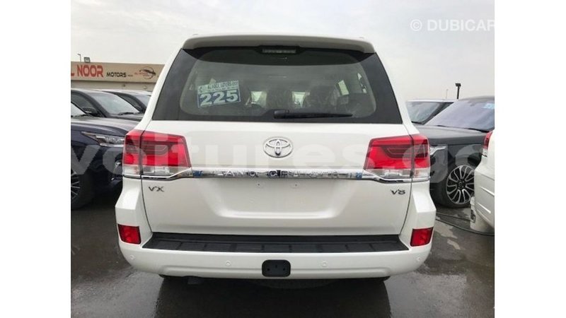 Big with watermark toyota land cruiser estuary import dubai 6393