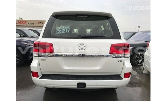 Sayi Imported Toyota Land Cruiser White Mota in Import - Dubai a estuary Sayi Imported Toyota Land Cruiser White Mota in Import - Dubai a estuary