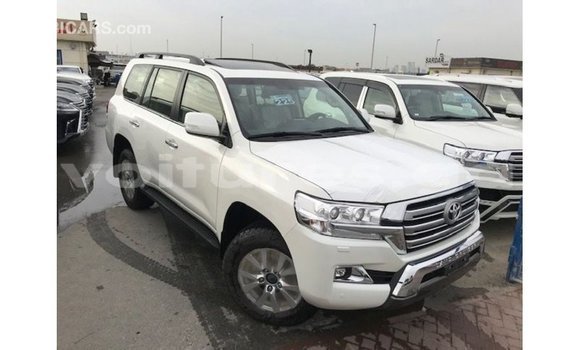 Sayi Imported Toyota Land Cruiser White Mota in Import - Dubai a estuary Sayi Imported Toyota Land Cruiser White Mota in Import - Dubai a estuary