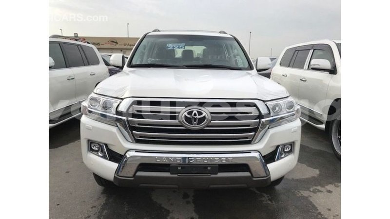 Big with watermark toyota land cruiser estuary import dubai 6393