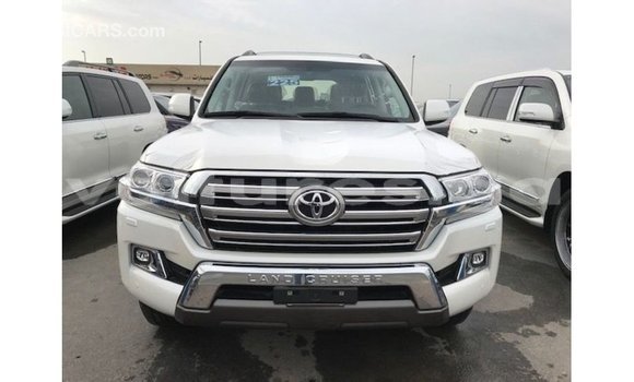 Sayi Imported Toyota Land Cruiser White Mota in Import - Dubai a estuary Sayi Imported Toyota Land Cruiser White Mota in Import - Dubai a estuary