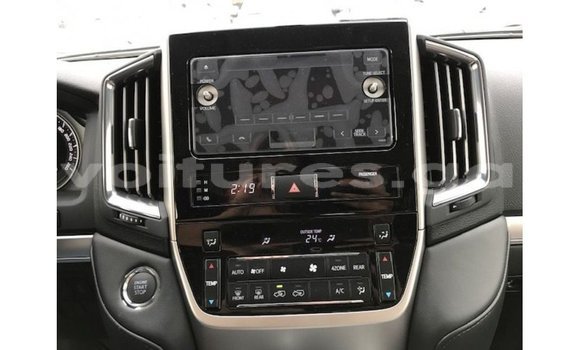 Sayi Imported Toyota Land Cruiser White Mota in Import - Dubai a estuary Sayi Imported Toyota Land Cruiser White Mota in Import - Dubai a estuary