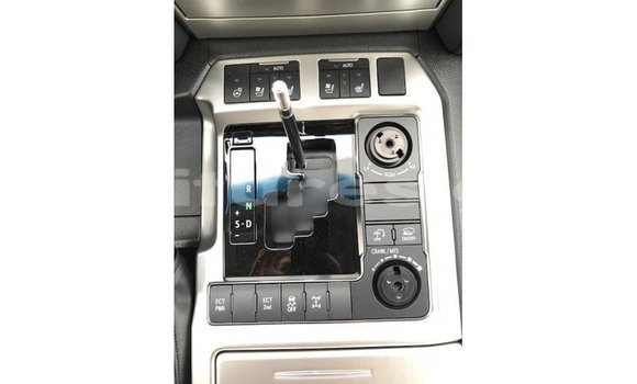 Sayi Imported Toyota Land Cruiser White Mota in Import - Dubai a estuary Sayi Imported Toyota Land Cruiser White Mota in Import - Dubai a estuary