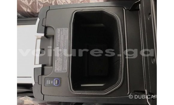 Sayi Imported Toyota Land Cruiser White Mota in Import - Dubai a estuary Sayi Imported Toyota Land Cruiser White Mota in Import - Dubai a estuary