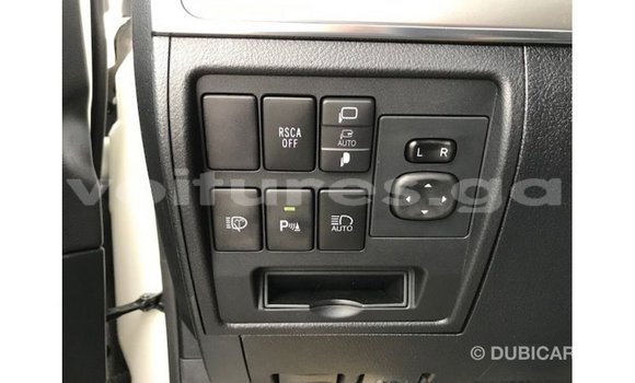 Sayi Imported Toyota Land Cruiser White Mota in Import - Dubai a estuary Sayi Imported Toyota Land Cruiser White Mota in Import - Dubai a estuary