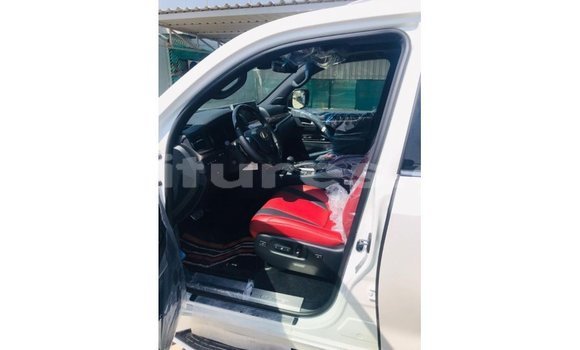 Acheter Import Voiture Lexus LX Blanc à Import - Dubai, Estuaire Acheter Import Voiture Lexus LX Blanc à Import - Dubai, Estuaire