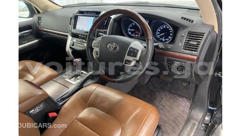 Big with watermark toyota land cruiser estuary import dubai 6396