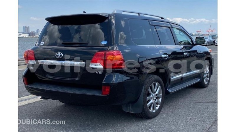 Big with watermark toyota land cruiser estuary import dubai 6396