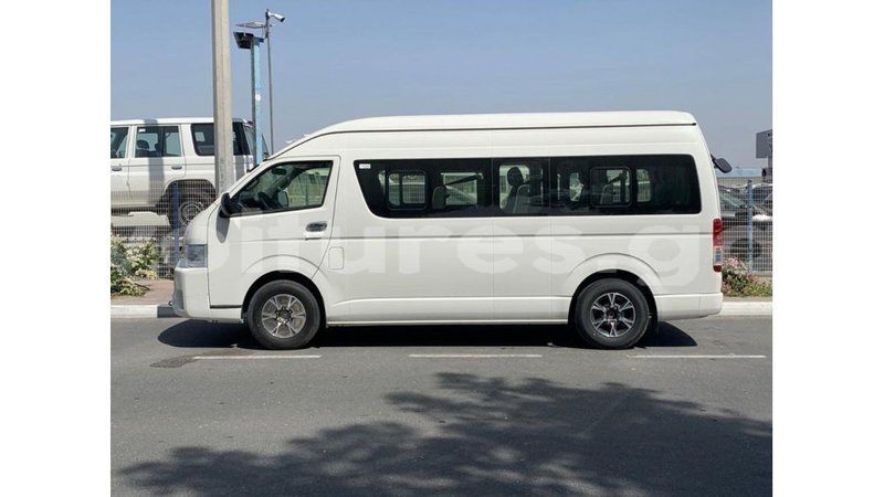 Big with watermark toyota hiace estuary import dubai 6406