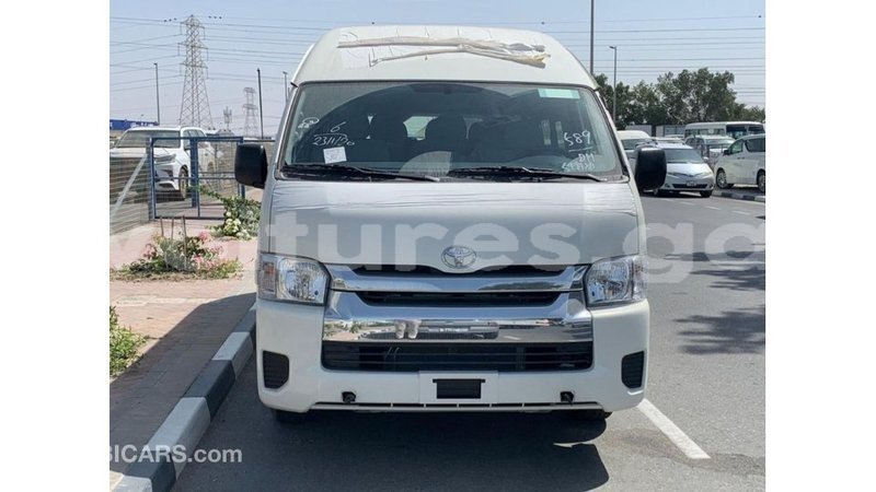 Big with watermark toyota hiace estuary import dubai 6406