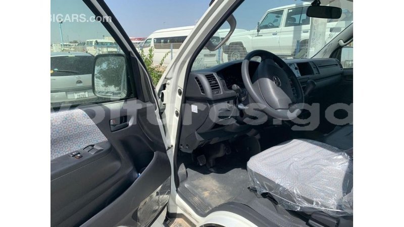 Big with watermark toyota hiace estuary import dubai 6406