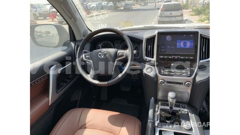 Big with watermark toyota land cruiser estuary import dubai 6408