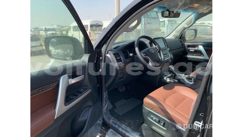 Big with watermark toyota land cruiser estuary import dubai 6408