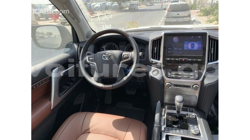 Big with watermark toyota land cruiser estuary import dubai 6408