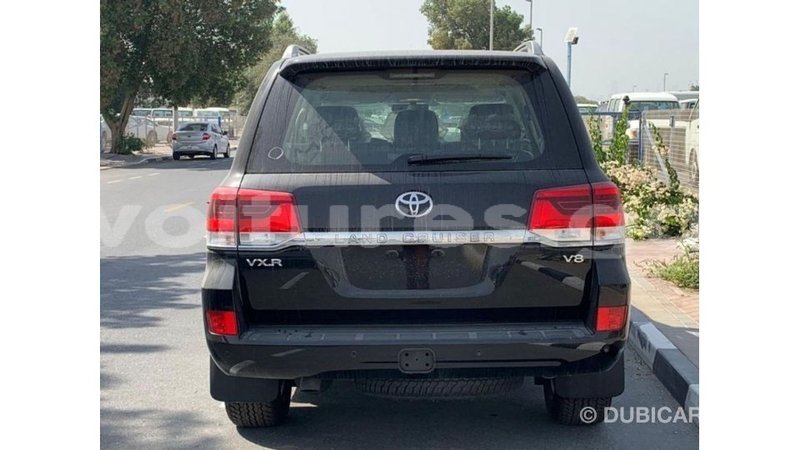 Big with watermark toyota land cruiser estuary import dubai 6408