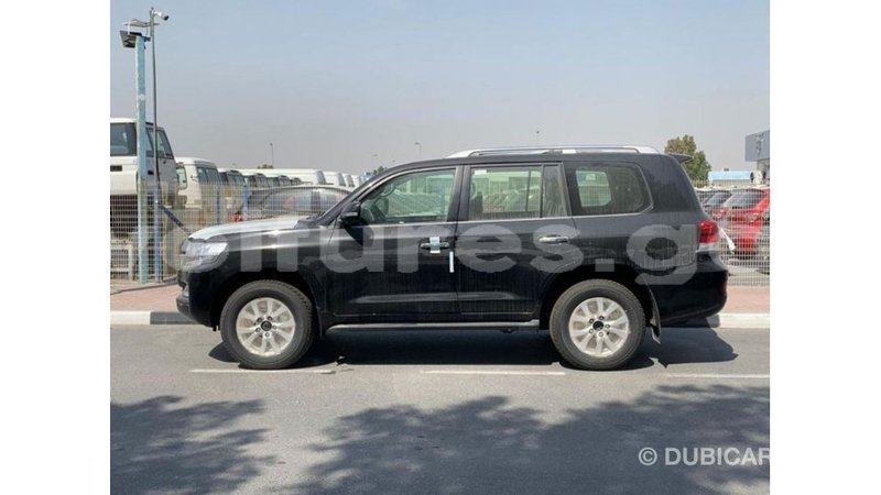Big with watermark toyota land cruiser estuary import dubai 6408