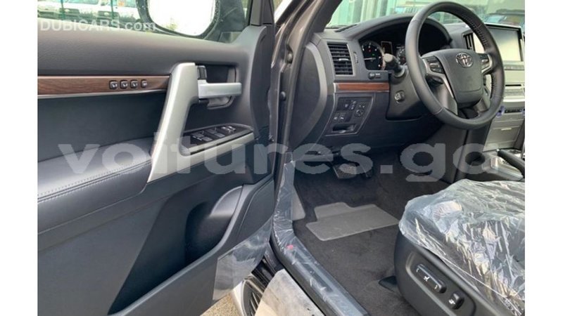 Big with watermark toyota land cruiser estuary import dubai 6412