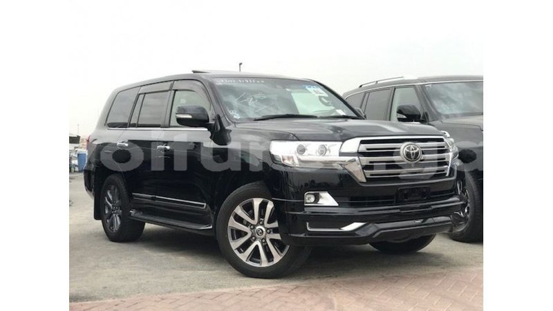 Big with watermark toyota land cruiser estuary import dubai 6417