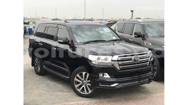 Big with watermark toyota land cruiser estuary import dubai 6417