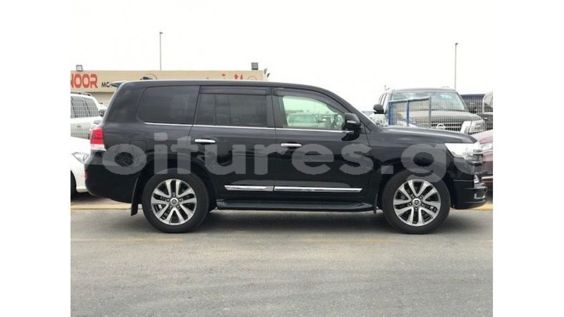 Big with watermark toyota land cruiser estuary import dubai 6417