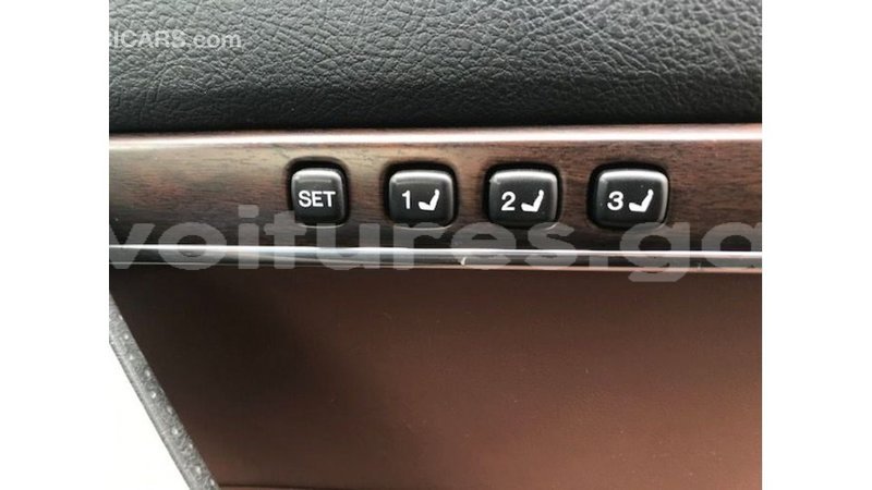 Big with watermark toyota land cruiser estuary import dubai 6417