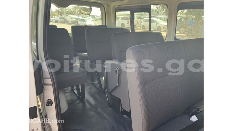 Big with watermark toyota hiace estuary import dubai 6419