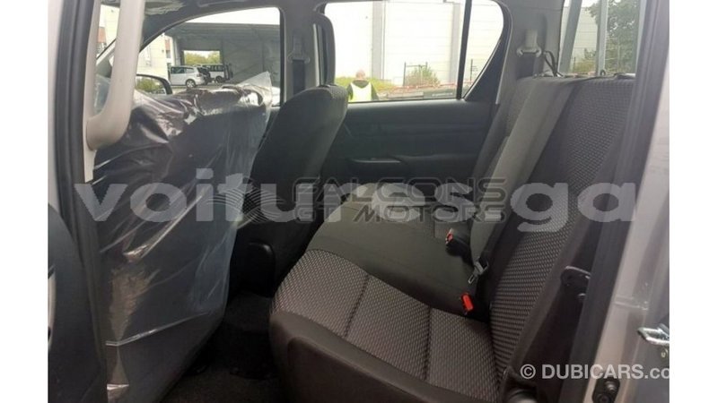 Big with watermark toyota hilux estuary import dubai 6420