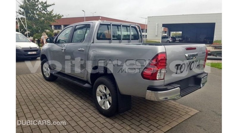 Big with watermark toyota hilux estuary import dubai 6420