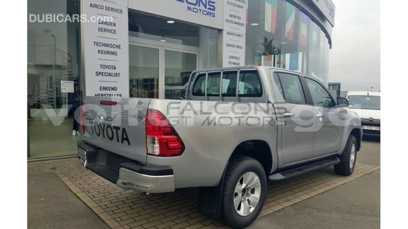 Big with watermark toyota hilux estuary import dubai 6420