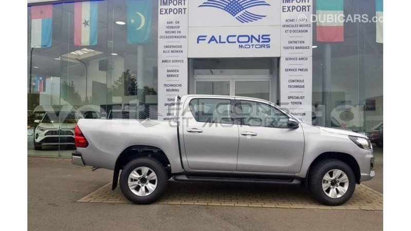 Big with watermark toyota hilux estuary import dubai 6420