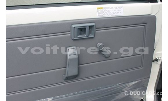 Acheter Import Voiture Toyota Land Cruiser Blanc à Import - Dubai, Estuaire Acheter Import Voiture Toyota Land Cruiser Blanc à Import - Dubai, Estuaire
