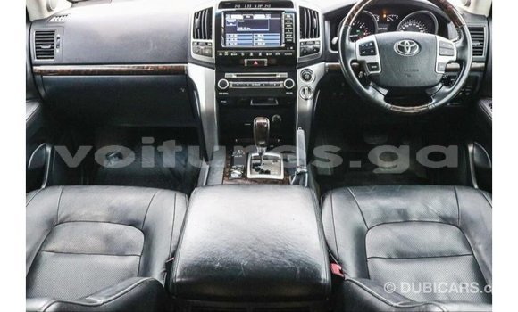 Buy Import Toyota Land Cruiser White Car in Import - Dubai in Estuary Buy Import Toyota Land Cruiser White Car in Import - Dubai in Estuary